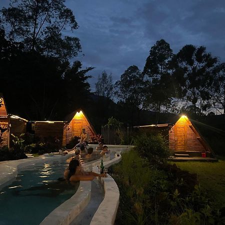 Hotel Triangular House And Hot Spring Kubupenlokan Exterior foto