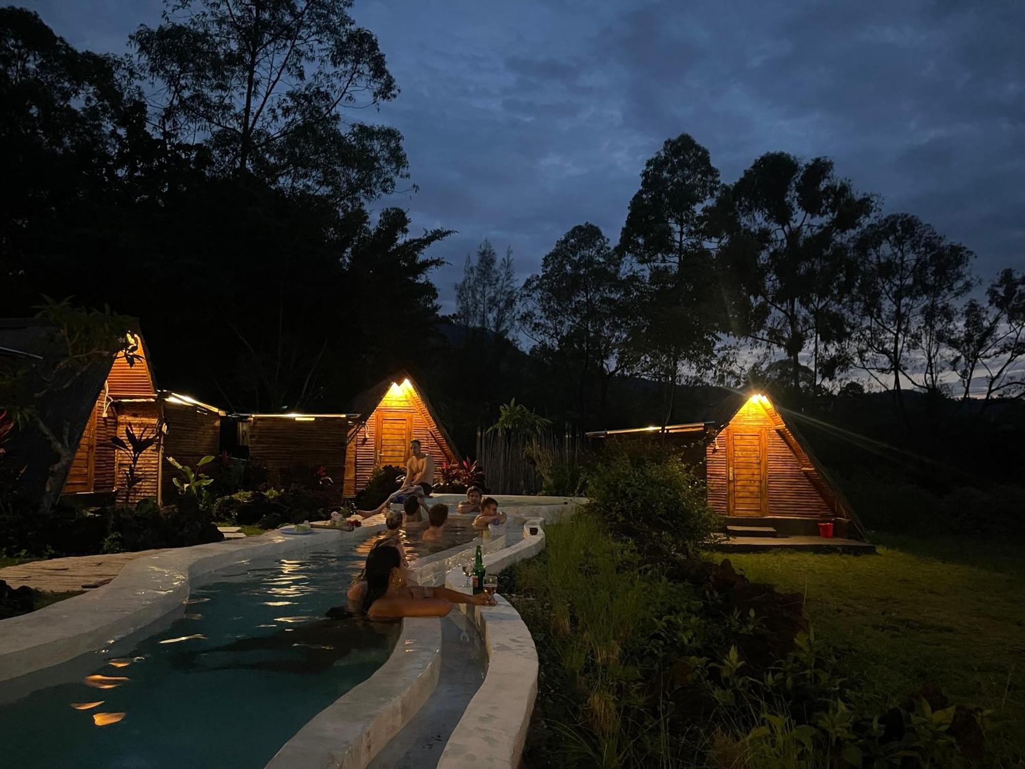 Hotel Triangular House And Hot Spring Kubupenlokan Exterior foto