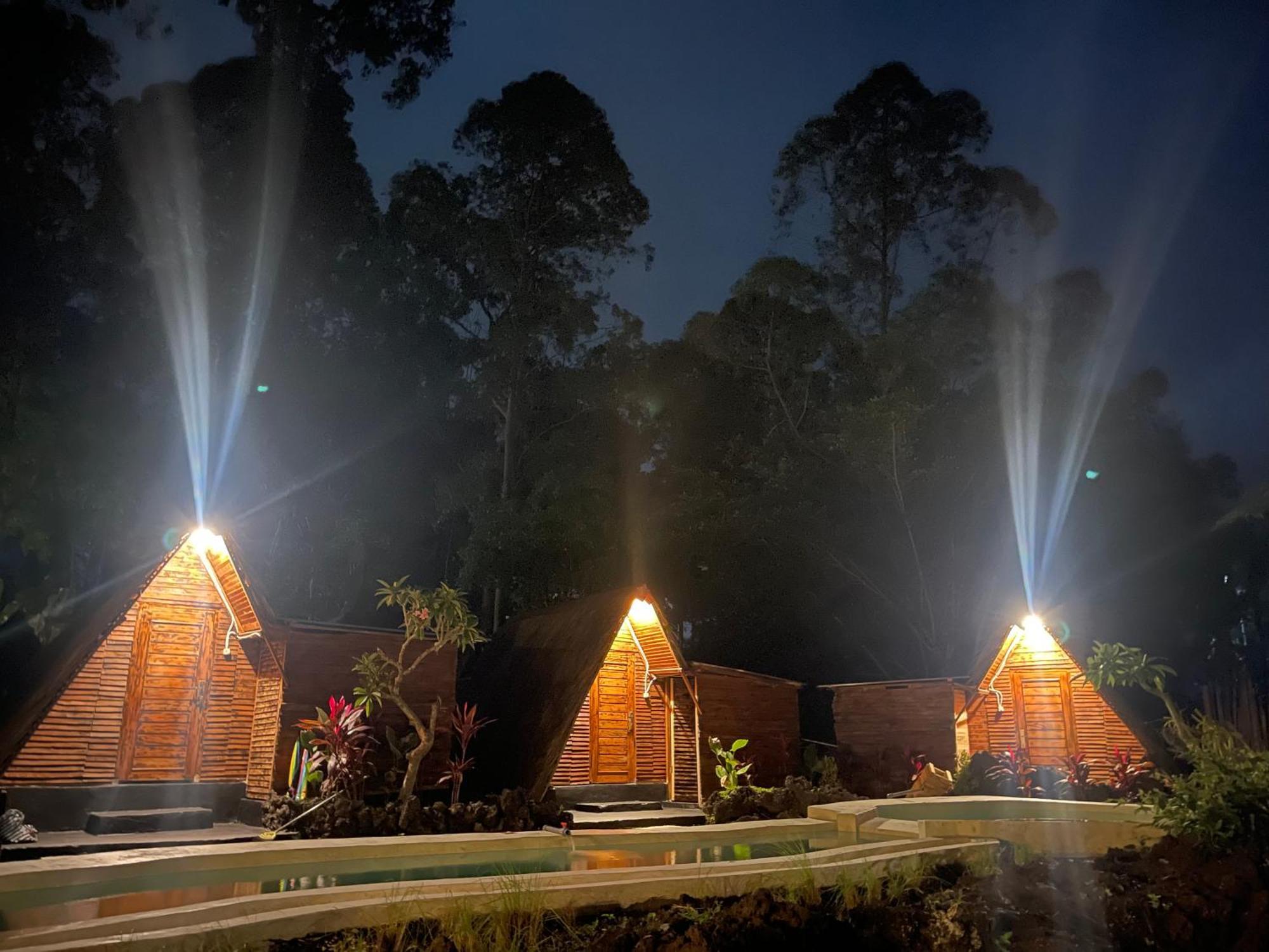 Hotel Triangular House And Hot Spring Kubupenlokan Exterior foto