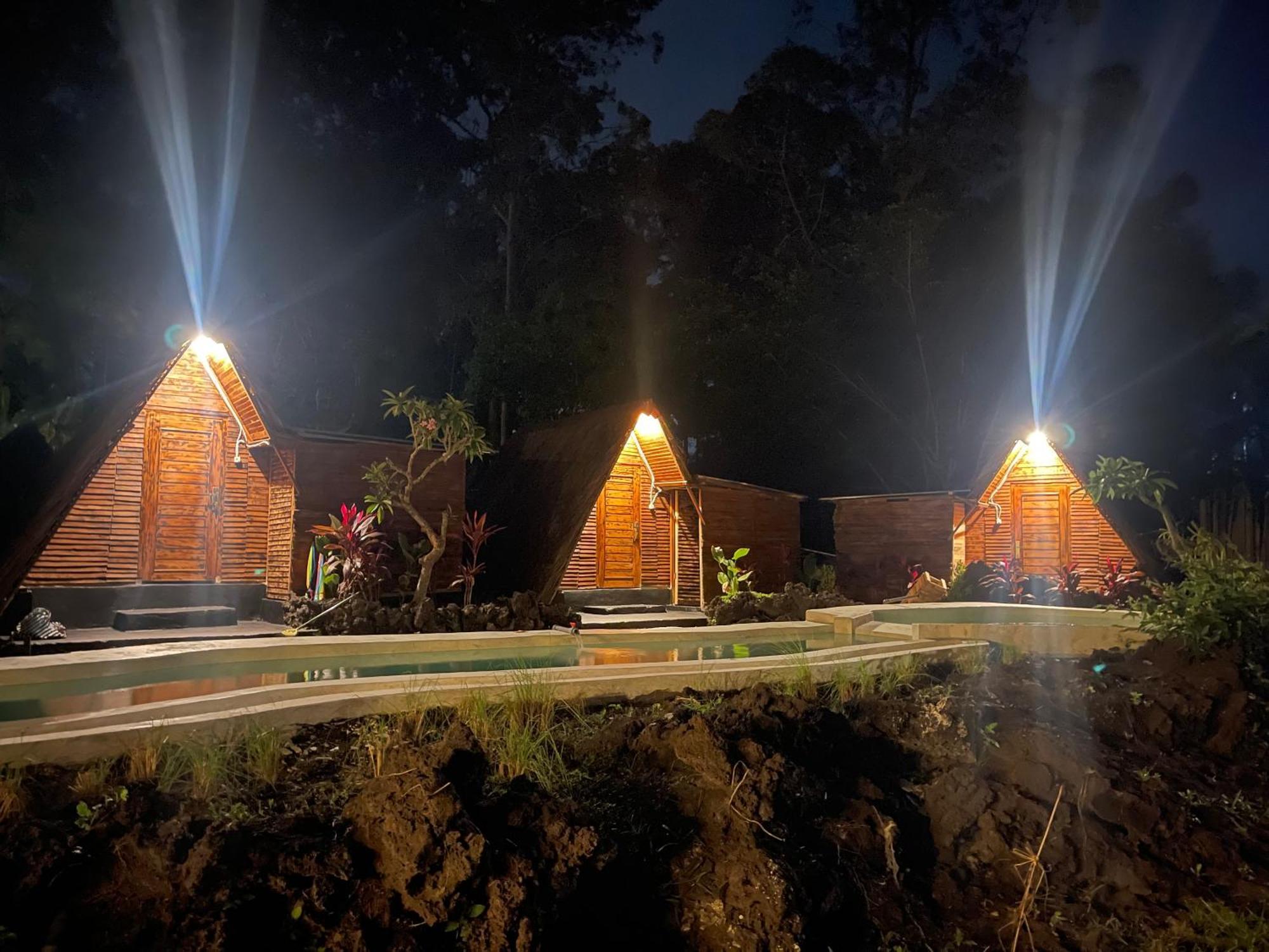 Hotel Triangular House And Hot Spring Kubupenlokan Exterior foto