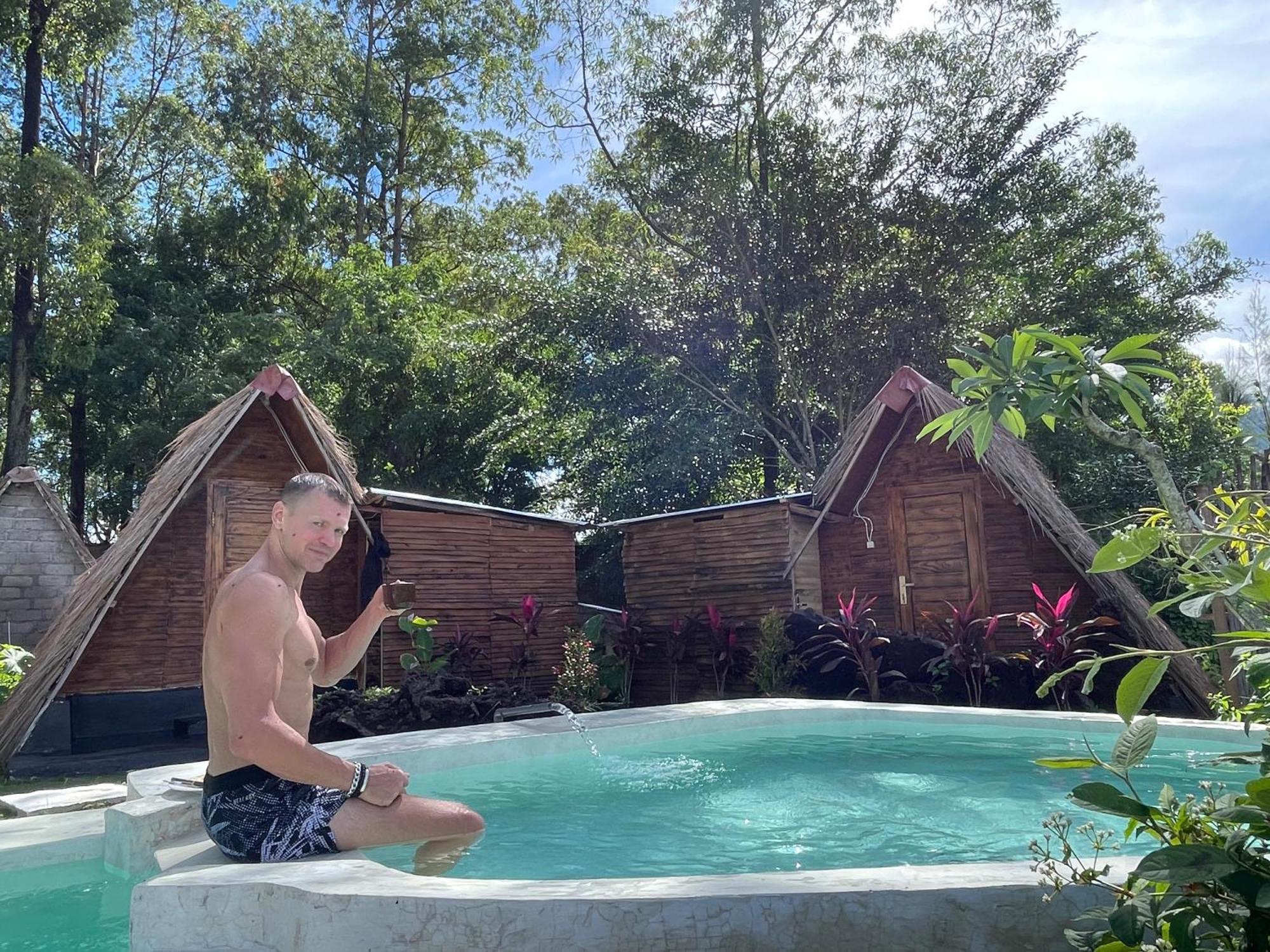 Hotel Triangular House And Hot Spring Kubupenlokan Exterior foto