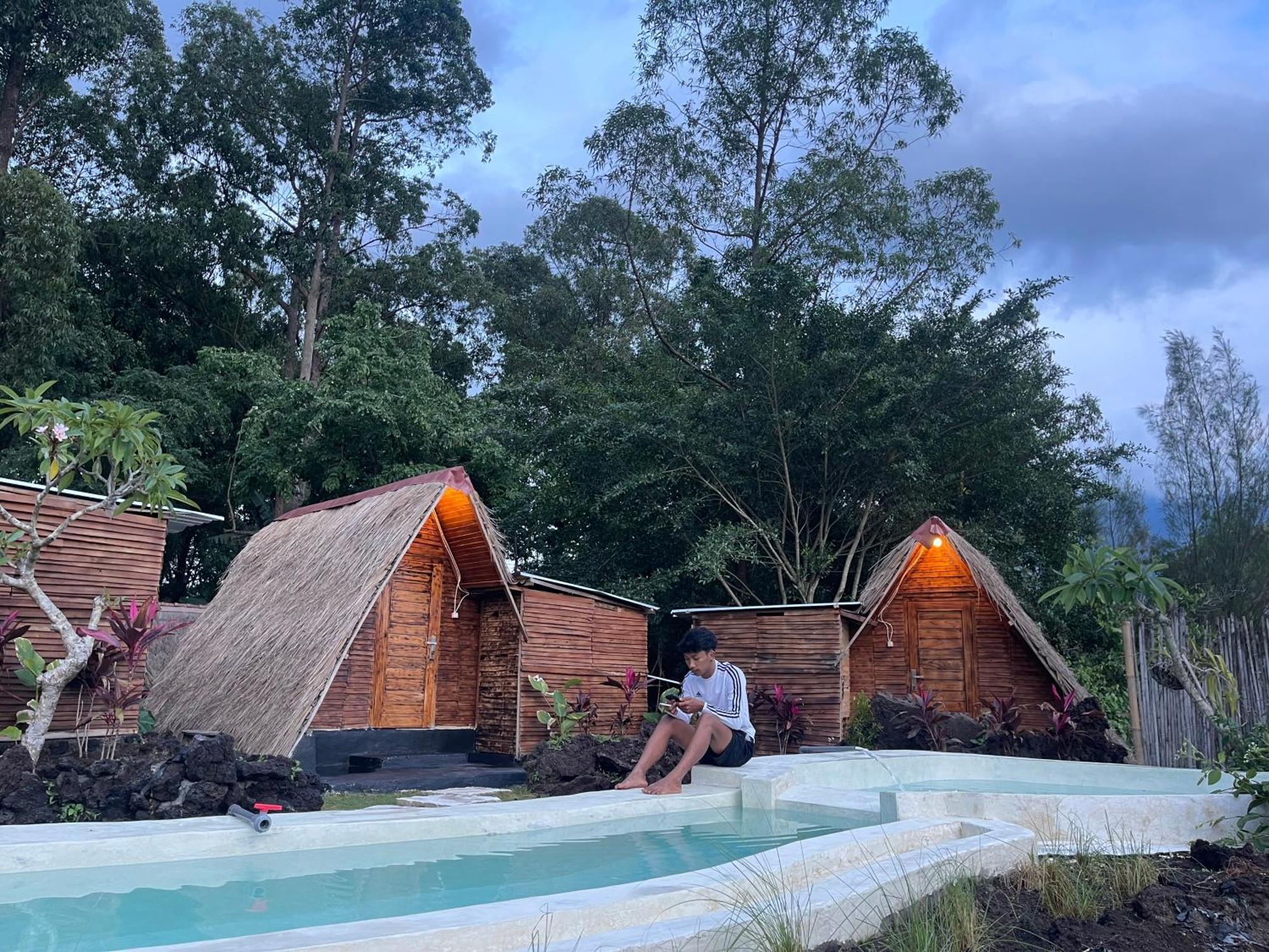 Hotel Triangular House And Hot Spring Kubupenlokan Exterior foto
