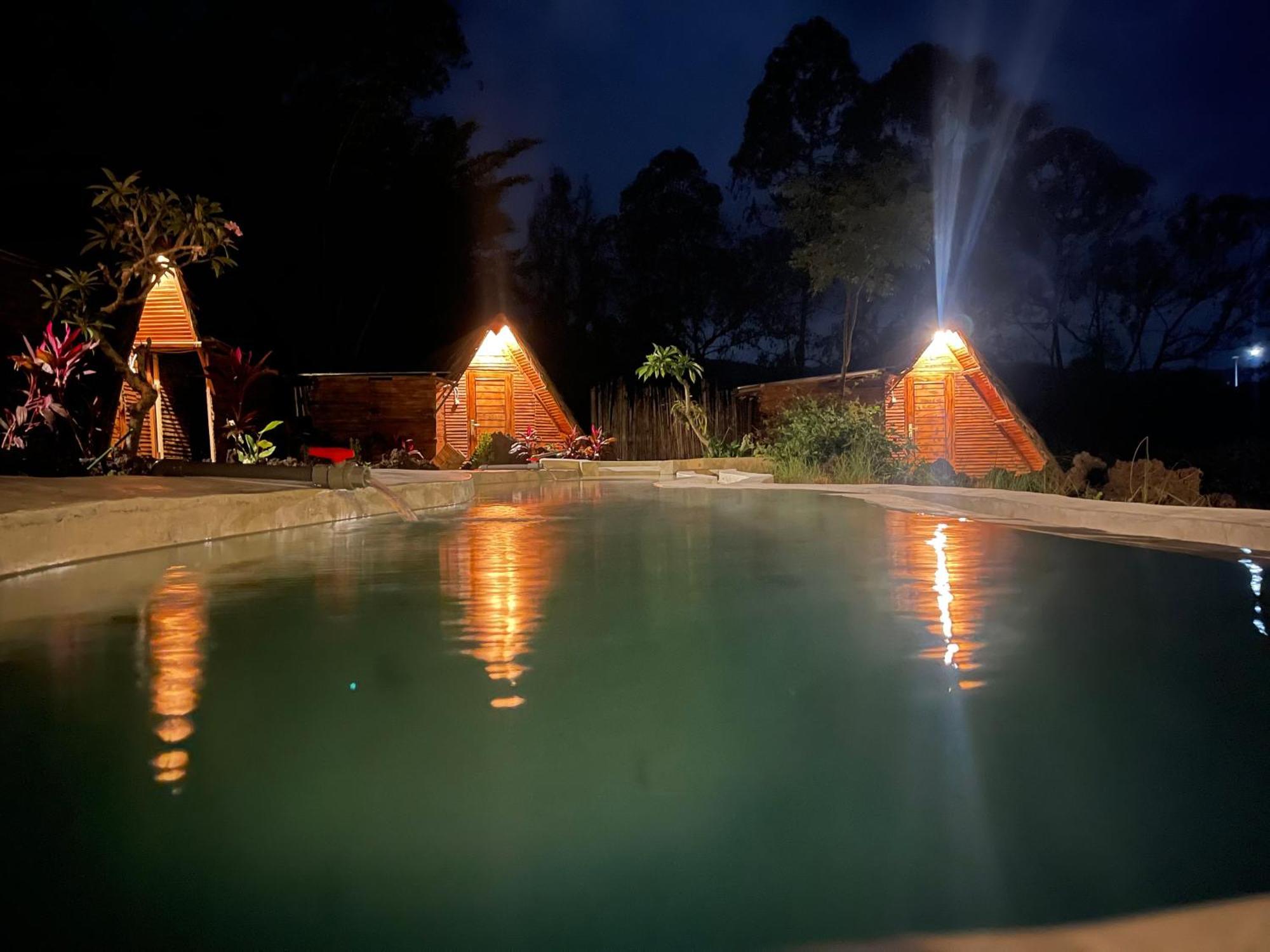 Hotel Triangular House And Hot Spring Kubupenlokan Exterior foto