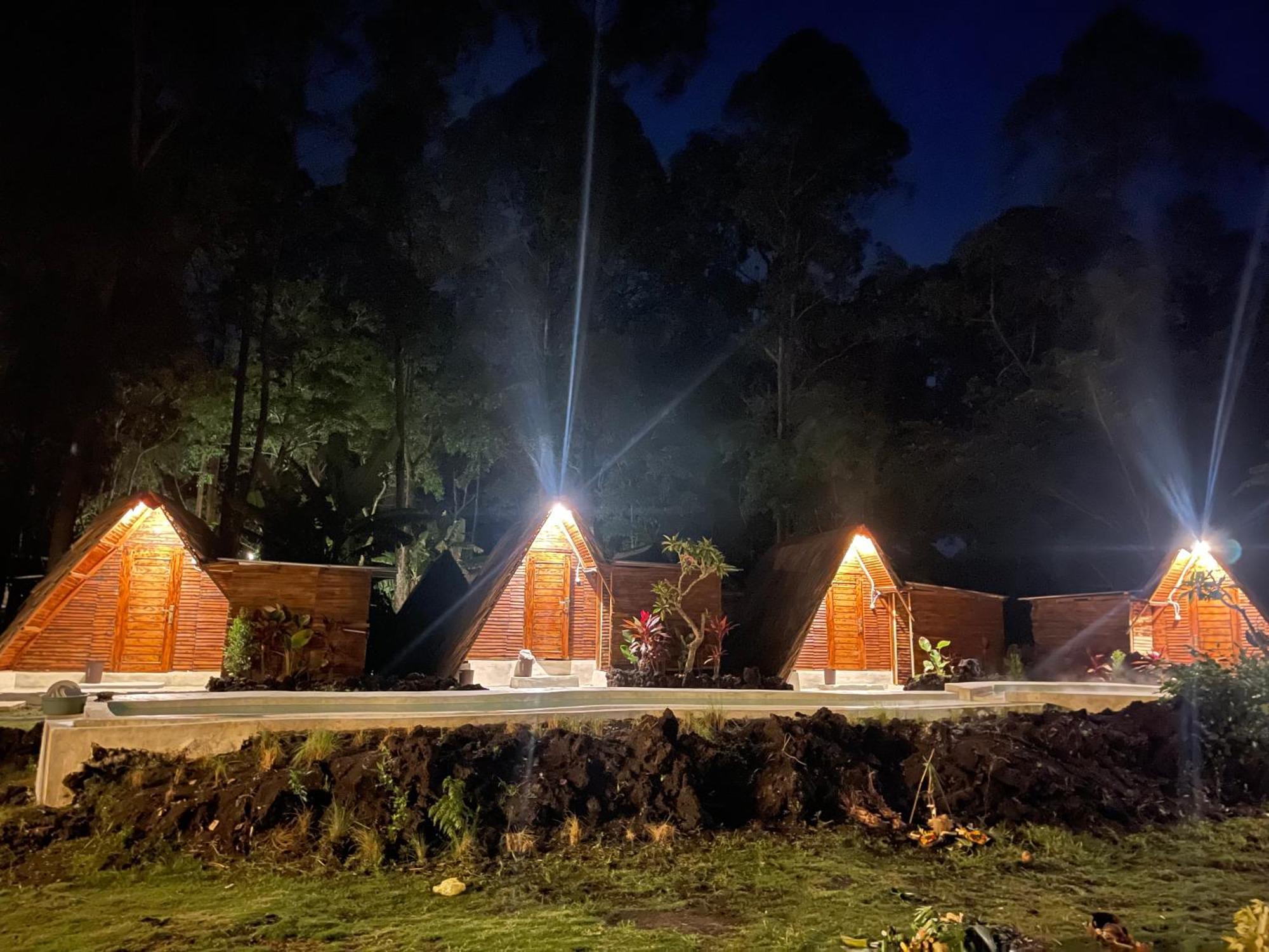 Hotel Triangular House And Hot Spring Kubupenlokan Exterior foto