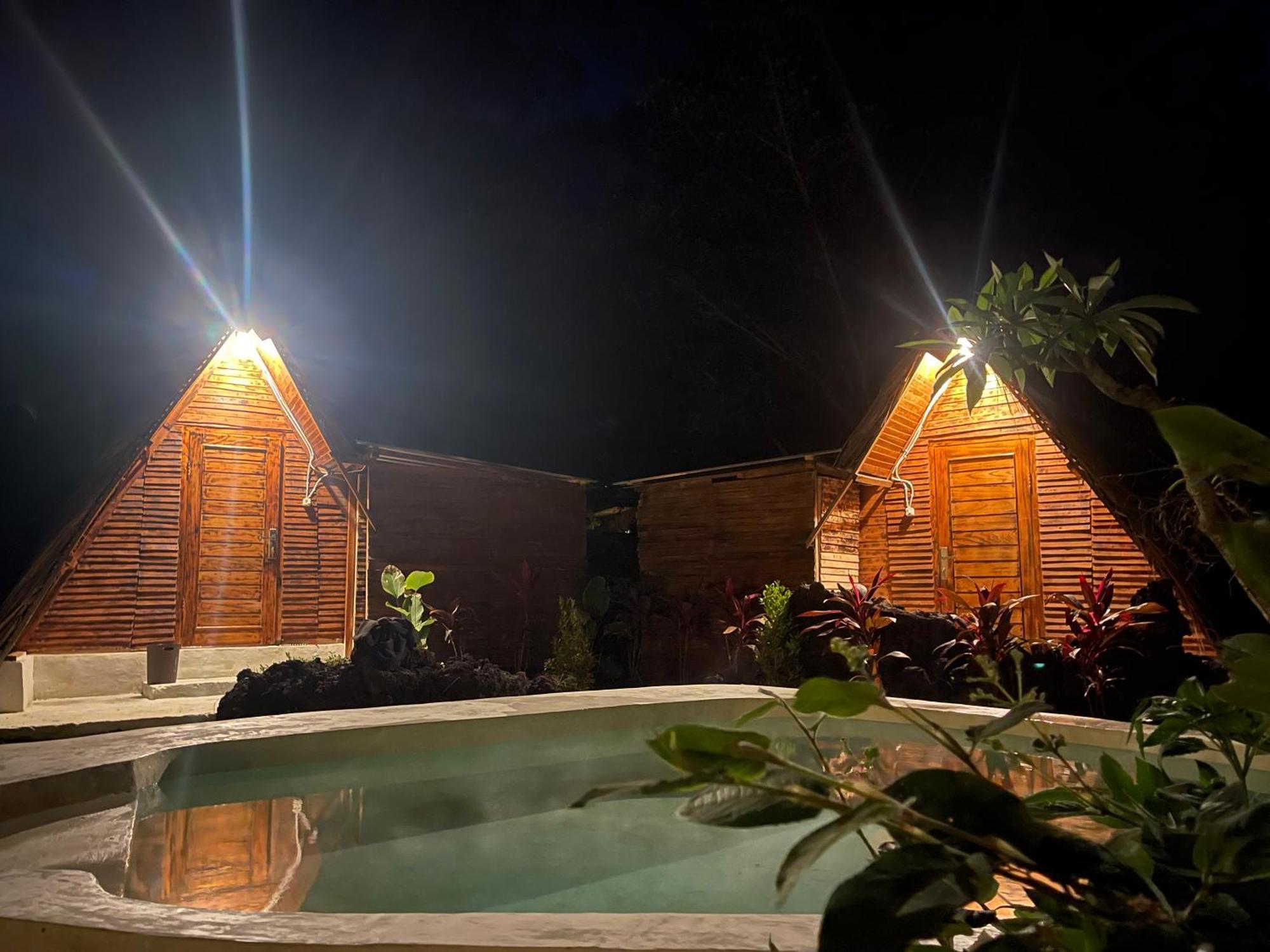 Hotel Triangular House And Hot Spring Kubupenlokan Exterior foto