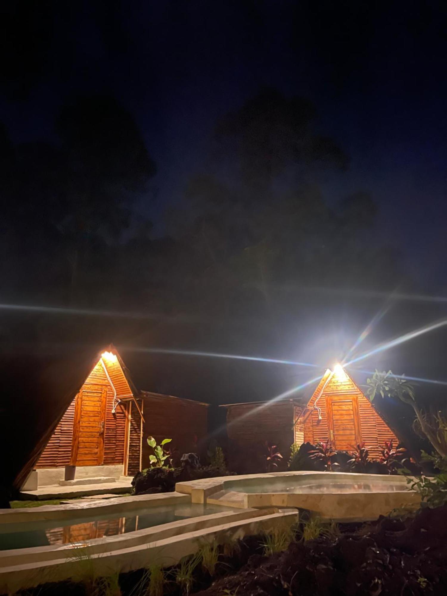 Hotel Triangular House And Hot Spring Kubupenlokan Exterior foto
